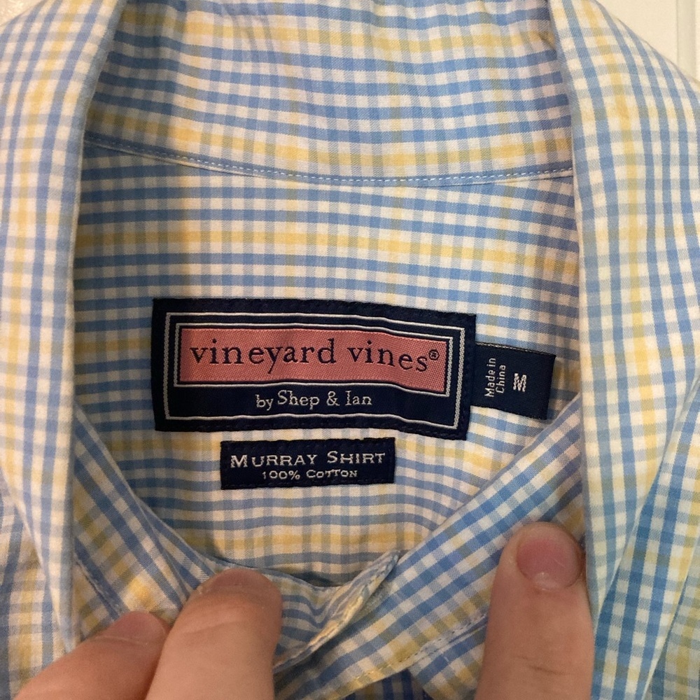 Vineyard Vines Button Down Medium - image 2